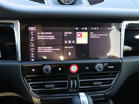 New 2026 Porsche Macan image 23