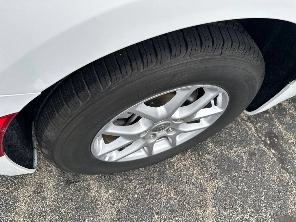 Used 2025 Chrysler Pacifica Select FWD image 8