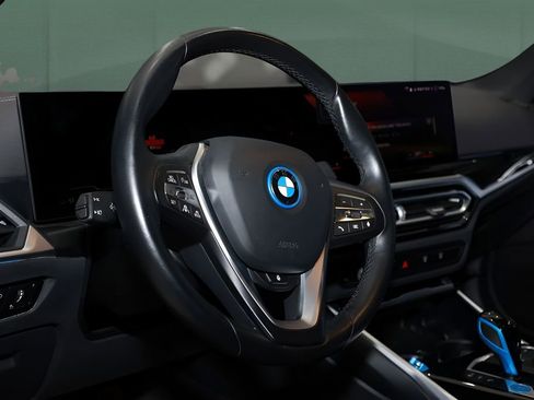 Used 2022 BMW i4 eDrive40 image 21