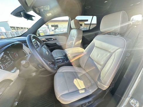 Used 2023 Chevrolet Traverse Premier image 19