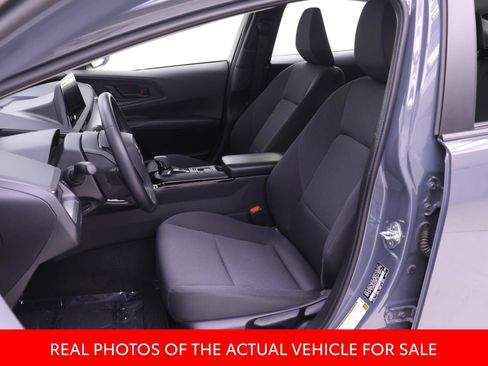 Certified 2025 Toyota Prius LE FWD image 4