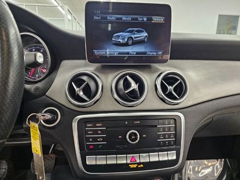 Used 2018 Mercedes-Benz GLA 250 4MATIC w/ Premium Package image 15