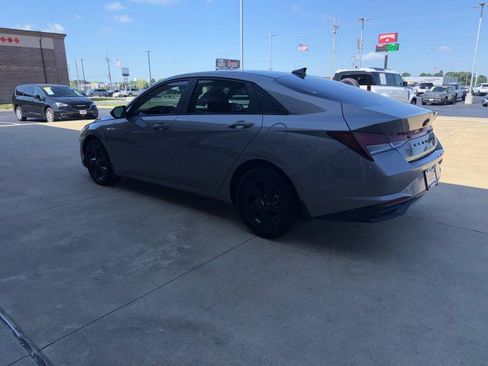Used 2022 Hyundai Elantra SEL FWD image 7