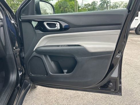 Certified 2022 Jeep Compass Limited image 27