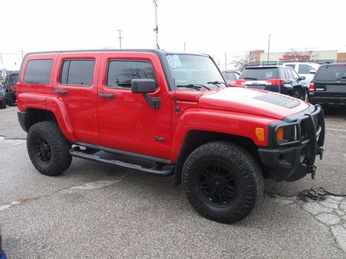 Used 2008 HUMMER H3 image 2