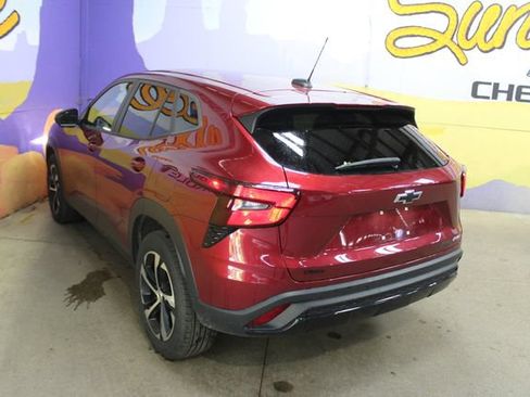 Used 2024 Chevrolet Trax RS w/ Sunroof Package FWD image 6