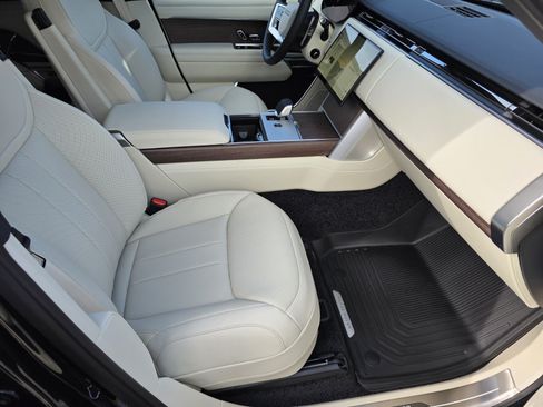 New 2026 Land Rover Range Rover Long Wheelbase SE AWD/4WD image 3