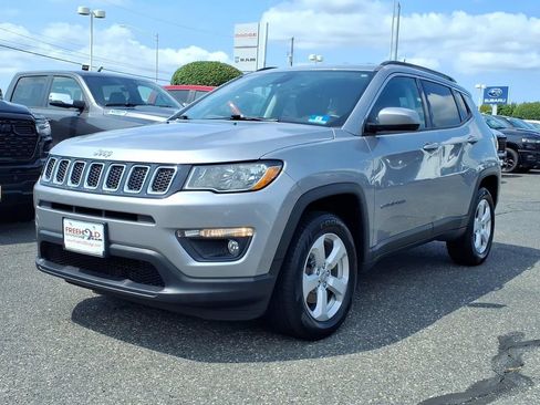 Used 2018 Jeep Compass Latitude AWD/4WD image 3