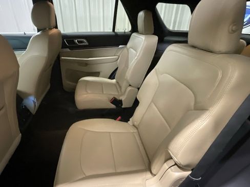 Used 2017 Ford Explorer Limited w/ Equipment Group 301A image 9
