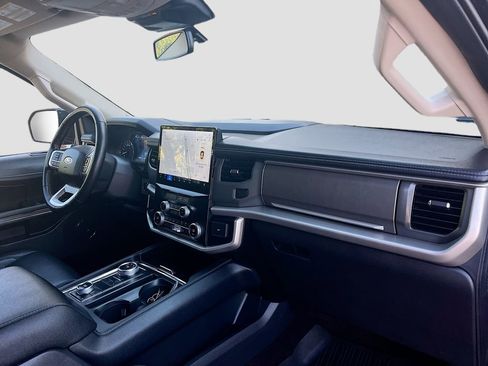 Used 2023 Ford Expedition Max XLT image 30