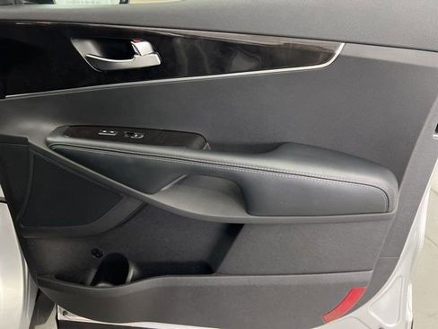 Used 2018 Kia Sorento LX w/ LX V6 Convenience Package image 22