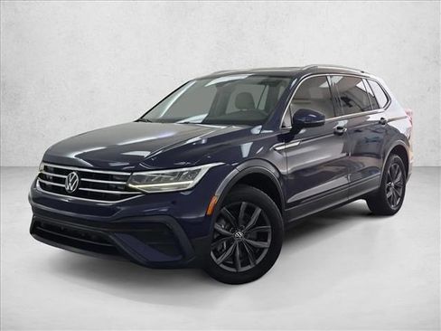 Used 2024 Volkswagen Tiguan SE FWD image 1