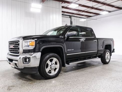 Used 2016 GMC Sierra 2500 SLT w/ Suspension Package, Off-Road image 3