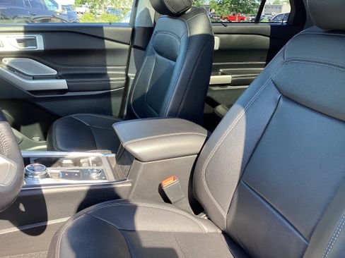 Used 2023 Ford Explorer Limited w/ Limited Technology Package AWD/4WD image 12