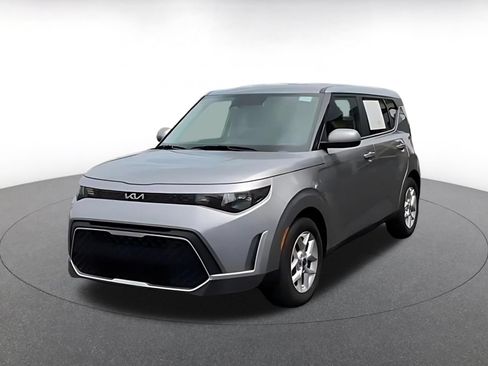 Used 2025 Kia Soul LX w/ LX Technology Package FWD image 5