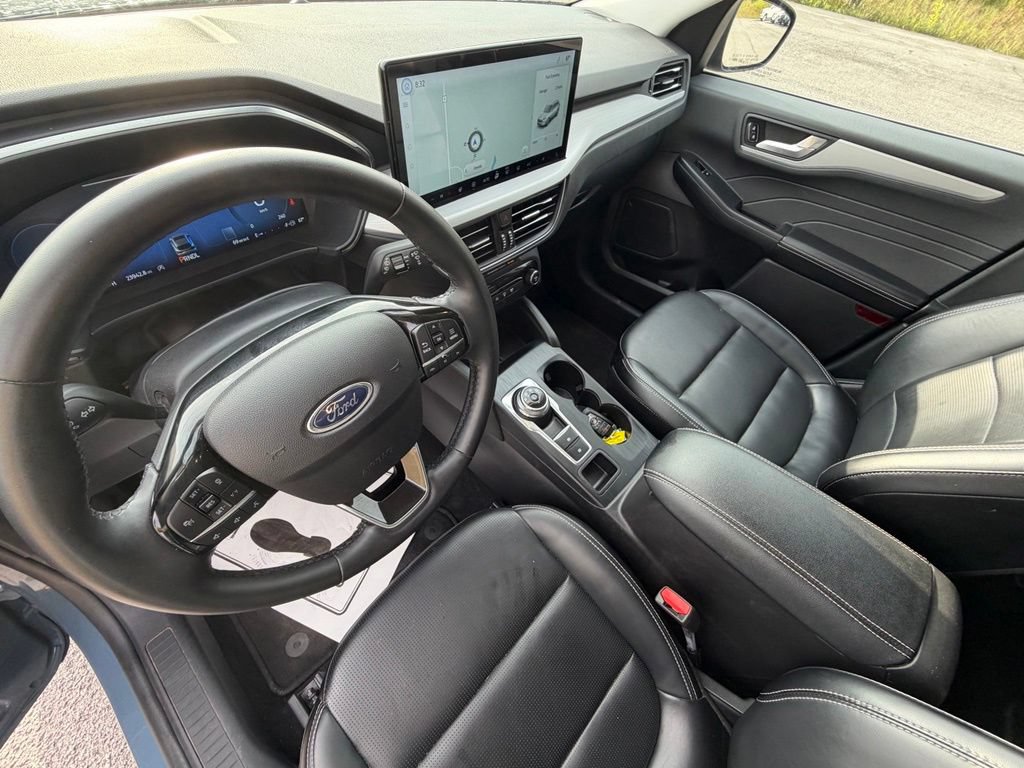 Certified 2025 Ford Escape Platinum AWD/4WD image 19