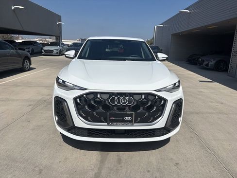 Used 2025 Audi Q5 Premium w/ Convenience Package image 2