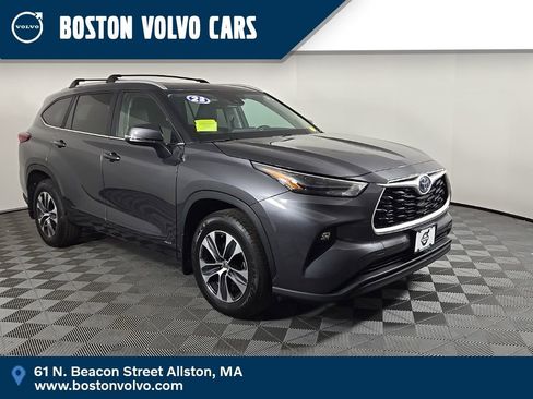 Used 2023 Toyota Highlander XLE image 1