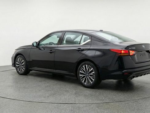 Used 2025 Nissan Altima 2.5 SV FWD image 6