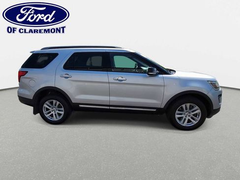 Used 2018 Ford Explorer XLT w/ Equipment Group 201A AWD/4WD image 9