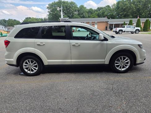 Used 2014 Dodge Journey SXT FWD image 12