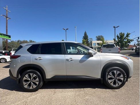Used 2023 Nissan Rogue SV AWD/4WD image 9