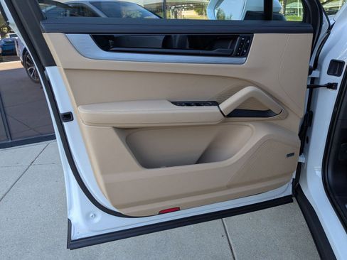 New 2026 Porsche Cayenne S image 13