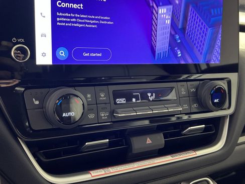 Used 2025 Toyota Grand Highlander AWD image 21