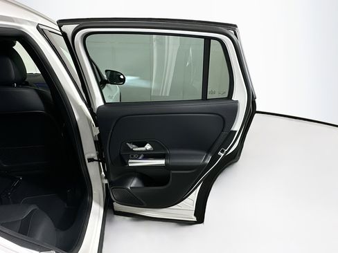 Used 2025 Mercedes-Benz GLA 250 image 28