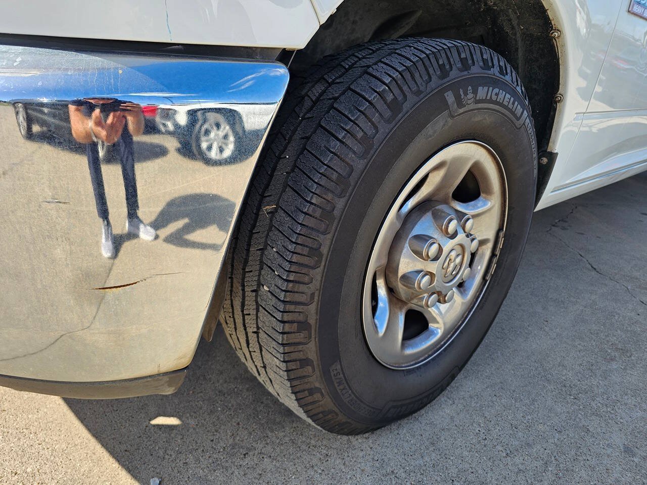 Used 2012 RAM 3500 ST w/ Chrome Appearance Group RWD image 17