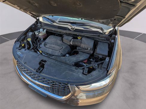 Used 2022 Chrysler Pacifica Touring-L image 36