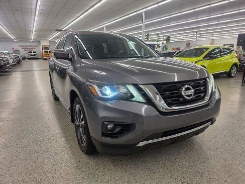Used 2018 Nissan Pathfinder Platinum AWD/4WD image 3