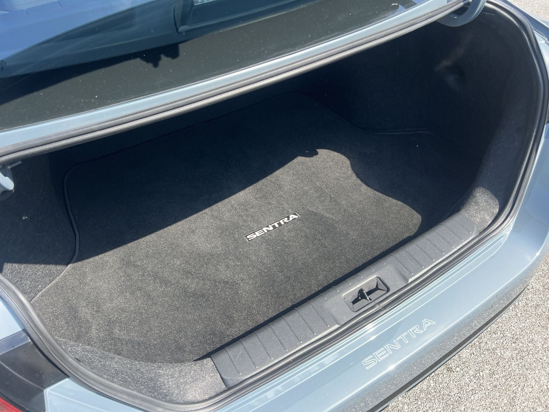 Used 2025 Nissan Sentra SR FWD image 21