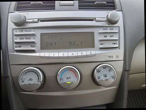 Used 2010 Toyota Camry LE image 20