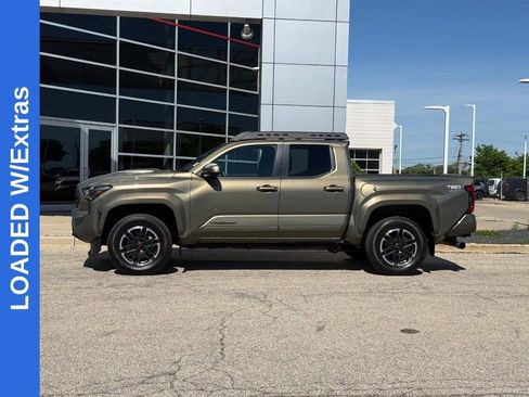 Used 2024 Toyota Tacoma TRD Sport AWD/4WD image 6