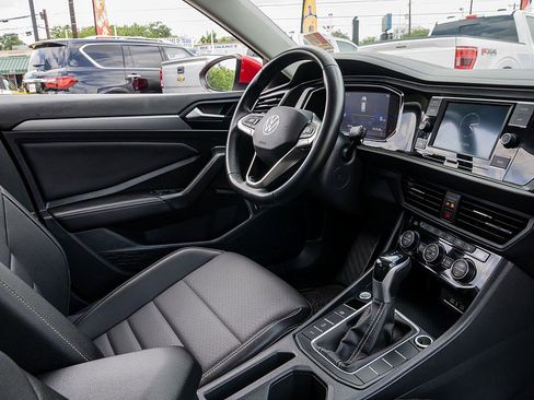Used 2022 Volkswagen Jetta SE FWD image 19