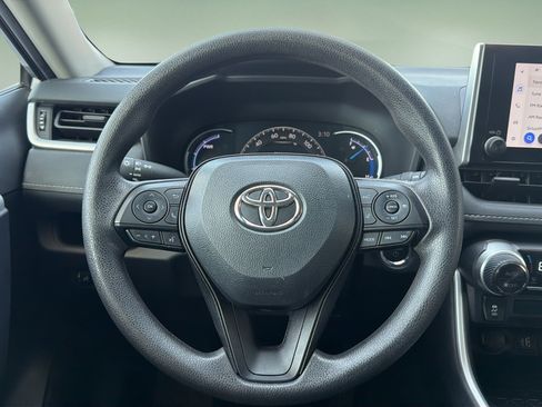 Used 2025 Toyota RAV4 XLE AWD/4WD image 9