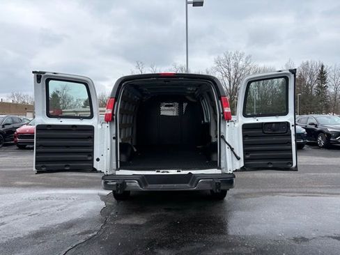 Used 2024 GMC Savana 2500 w/ Driver Convenience Package image 8