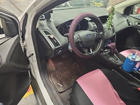 Certified 2018 Ford Focus SE w/ SE Appearance Package image 7