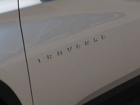 Used 2021 Chevrolet Traverse LT FWD image 8