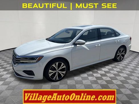 Used 2022 Volkswagen Passat 2.0T SE FWD image 1
