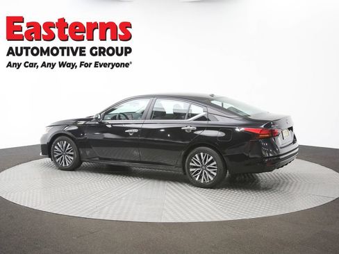 Used 2025 Nissan Altima 2.5 SV FWD image 58