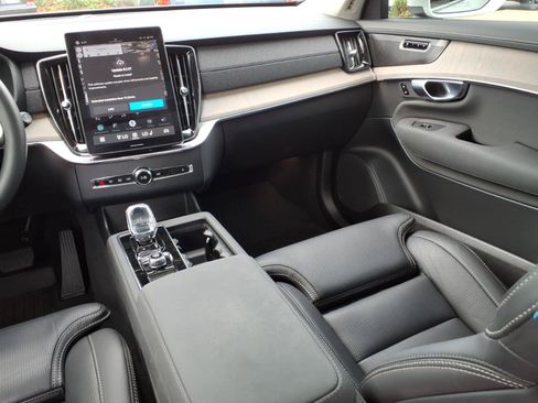 Used 2025 Volvo XC90 B5 Ultra AWD/4WD image 15