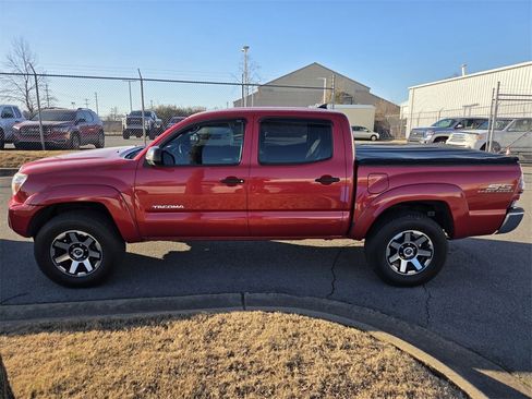 Used 2014 Toyota Tacoma PreRunner w/ SR5 Package image 2