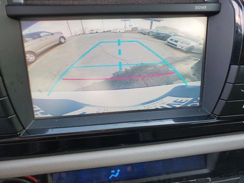 Used 2015 Toyota Corolla LE FWD image 36