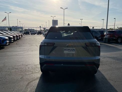 Used 2026 Chevrolet Equinox LT w/ Convenience Package II image 4