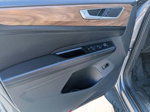 Used 2024 Volkswagen Atlas SE image 11