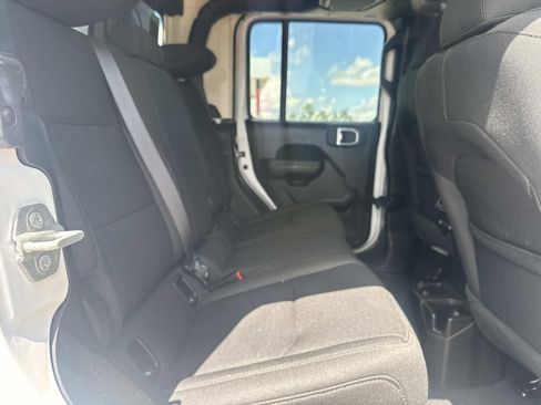 Used 2022 Jeep Gladiator Sport AWD/4WD image 8
