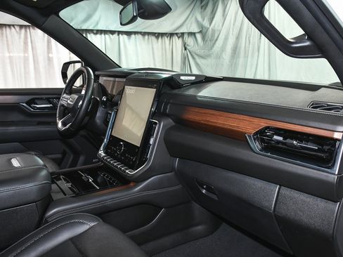 Used 2025 GMC Yukon Denali image 63