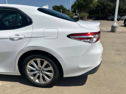 Used 2019 Toyota Camry LE FWD image 8